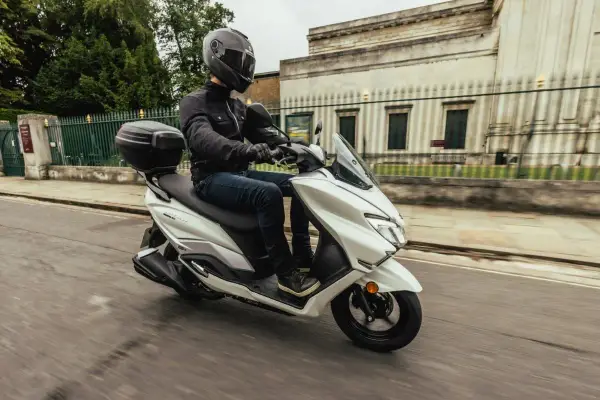 125 cm3 na B - Czy na pewno możesz nim jeździć?