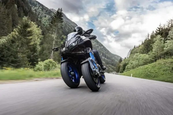 Yamaha Niken - Trójkołowy motocykl. Czy to ma sens?