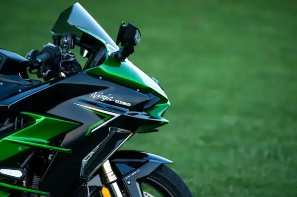 Kawasaki H2 SX - Recenzja. Czy flagowy sport-tourer ma sens?