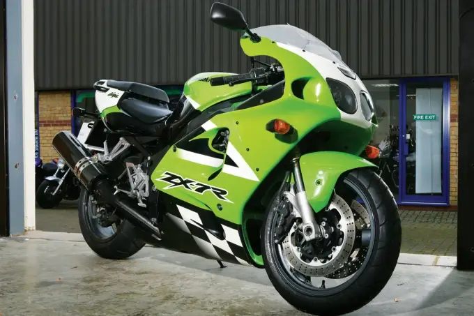Kawasaki ZXR 750 - Czy warto kupić ten sportowy klasyk?